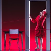 La Madre al Teatro Piccinni di Bari: il dramma di Florian Zeller sulla gabbia delle relazioni