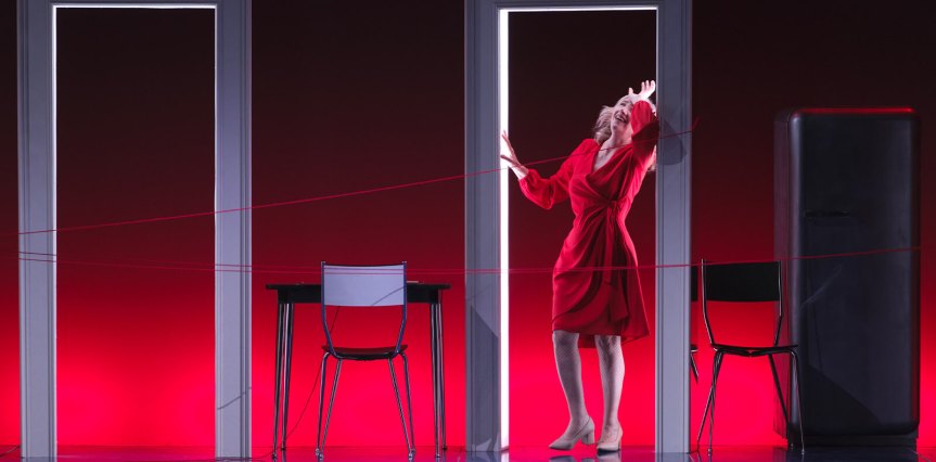 La Madre al Teatro Piccinni di Bari: il dramma di Florian Zeller sulla gabbia delle relazioni